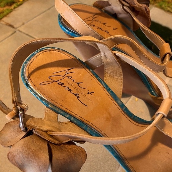 Badgley Mischa. Wooden wedge heeled sandals Gorgeous Flower Leather Wood - Picture 6 of 16